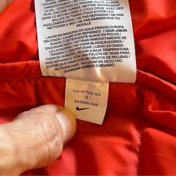 Nike Black Red Puffer Vest Small - Picture 7 of 8